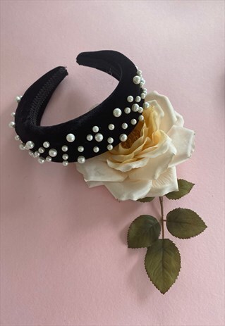 PADDED VELVET HEADBAND WITH PEARLS - BLACK