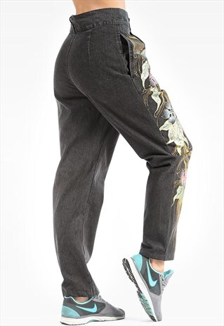 TAPERED MOM JEANS HAND PAINTED FLOWERS
