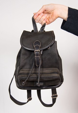 90'S VINTAGE BLACK FAUX LEATHER RUCKSACK