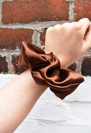 CHOCOLATE BROWN SCRUNCHIE