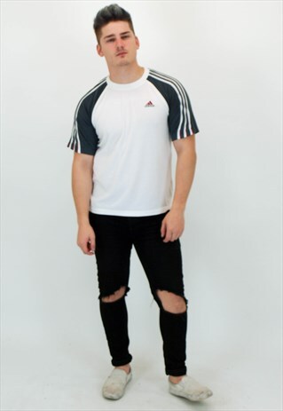 VINTAGE ADIDAS T-SHIRT