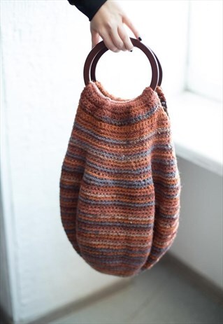 VINTAGE 70'S BROWN WOOL KNITTED WOODEN HANDLE BAG