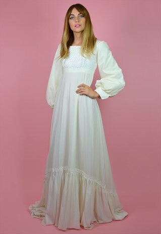 VINTAGE 1970S PEASANT / BOHEMIAN IVORY WEDDING DRESS
