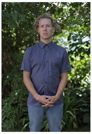 VINTAGE 90'S NAVY/WHITE STRIPPED SHORT SLEEVES SHIRT