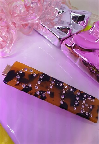PEARL HAIRCLIP WITH DIAMANTE SLOGAN
