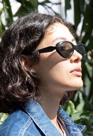 UNISEX VINTAGE 90S / Y2K OVAL BLACK SUNGLASSES