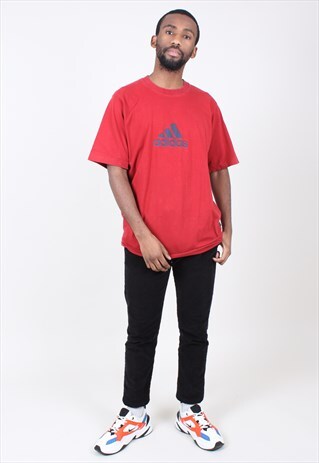 VINTAGE ADIDAS T-SHIRT IN RED