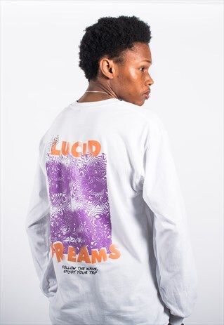 OVERSIZED LONGSLEEVE IN WHITE WITH LUCID DREAMS GRAPHIC