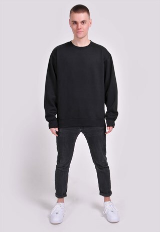 BLACK ESSENTIAL SWEATSHIRT