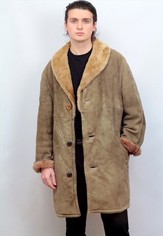 1970'S VINTAGE LONG LENGTH SHEEPSKIN/SHEARLING COAT IN BROWN