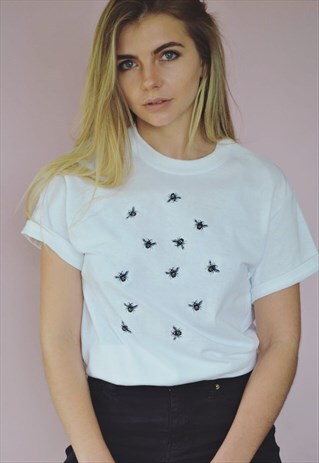 UNISEX T-SHIRT IN WHITE WITH BEE EMBROIDERY