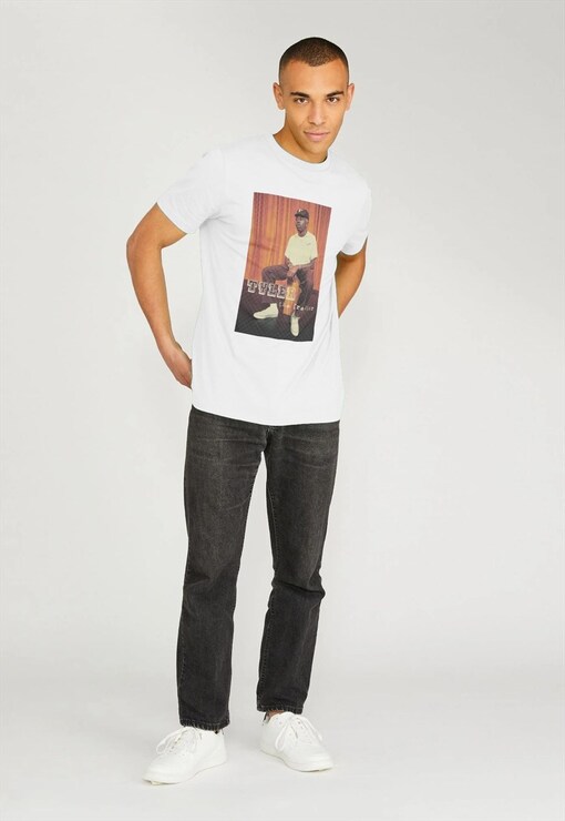 garment image