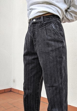 HIGH WAISTED MOM JEANS