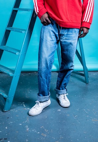 VINTAGE LEVI'S 501 JEANS IN BLUE DENIM WITH RIPS
