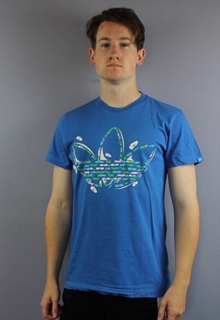 VINTAGE ADIDAS T SHIRT IN BLUE WITH PRINTED LOGOS. SIZE M RE
