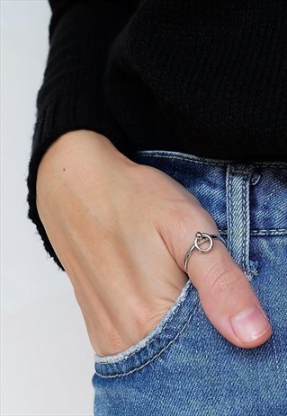 SMALL OPEN CIRCLE STERLING SILVER THUMB RING