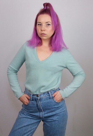 UCB VINTAGE 90'S V-NECK JUMPER / SWEATER IN MINT GREEN