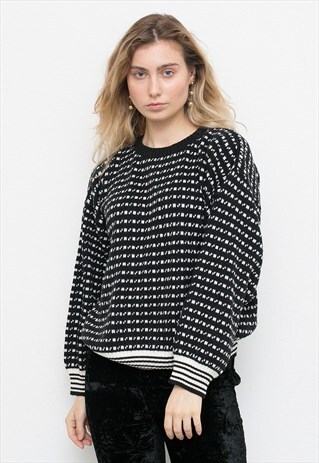 VINTAGE BLACK AND WHITE SWEATER