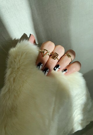 TRIANGLE RING