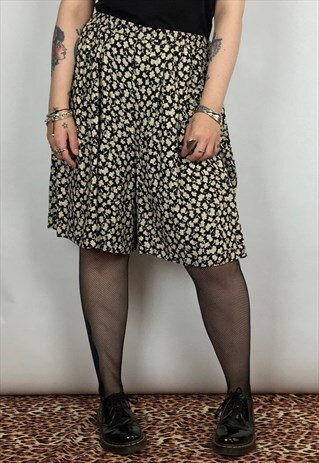 VINTAGE ST MICHAEL FLORAL PRINT SHORTS/CULOTTES