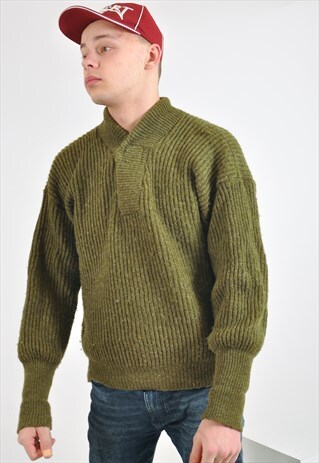 VINTAGE KNITWEAR IN KHAKI