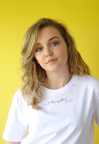 UNISEX ORGANIC T-SHIRT IN WHITE WITH SHARK PARTY EMBROIDERY