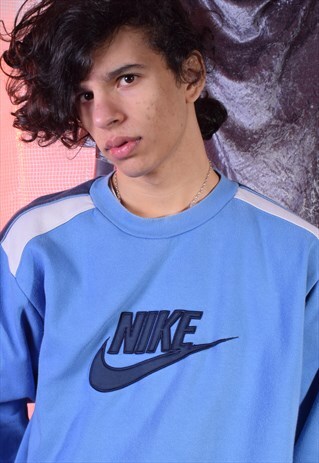 VINTAGE NIKE BLUE EMBROIDERED SWEATSHIRT