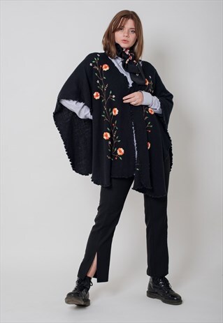 VINTAGE 70S LARGE FLORAL EMBROIDERED KNITWEAR SHAWL IN BLACK