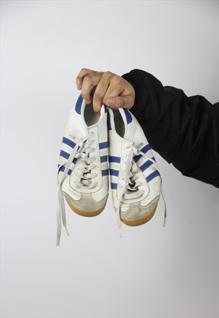 VINTAGE ADIDAS WHITE PATTERN TRAINERS