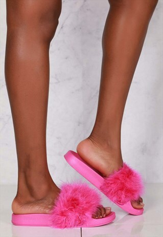 FLUFFY FEATHERED SLIDER IN FUCHSIA
