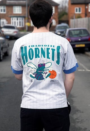 VINTAGE NUTMEG CHARLOTTE HORNETS NBA T SHIRT