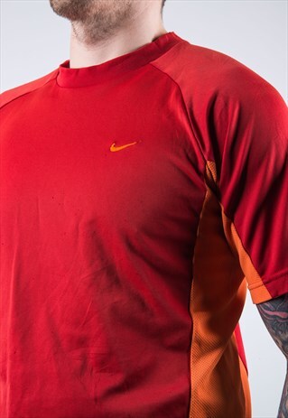 VINTAGE 1990S NIKE T-SHIRT IN RED WITH LOGO
