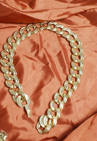 THICK GOLDEN CHAIN NECKLACE