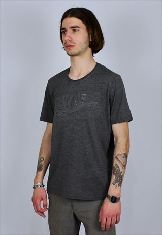 NIKE RARE VINTAGE T-SHIRT