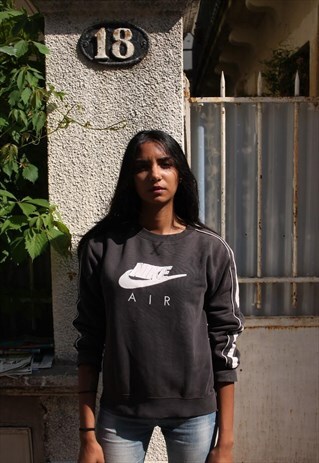 VINTAGE NIKE SWEATSHIRT