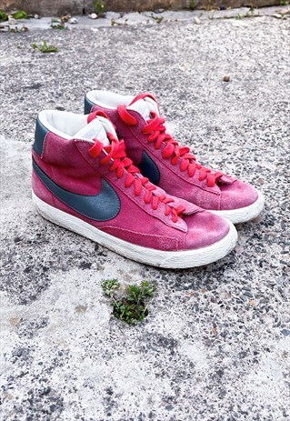 VINTAGE NIKE BLAZERS - SIZE 5 UK (US 7.5, EU 38.5)