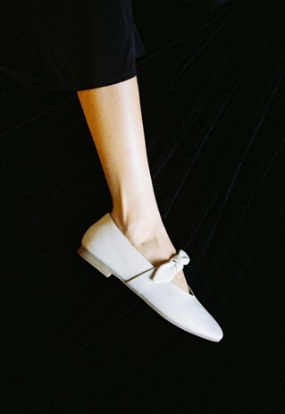 MOLLY SOFT GENUINE LEATHER BOW PUMPS IN BEIGE