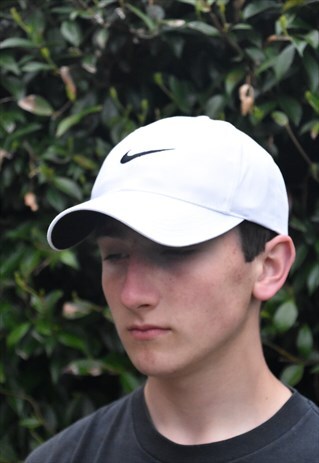 DEADSTOCK VINTAGE 00S NIKE CAP HAT WHITE CURVED BRIM