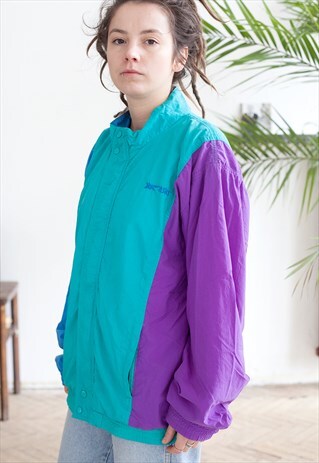 VINTAGE WINDBREAKER JACKET FROM THE 90S