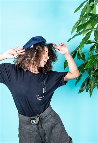 VINTAGE NIKE T-SHIRT IN BLACK WITH J PRINT
