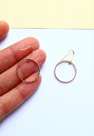ROPE HOOP EARRINGS IN GOLD