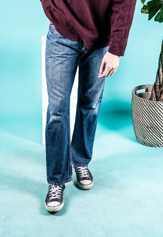 VINTAGE LEVI'S 501 JEANS IN BLUE DENIM