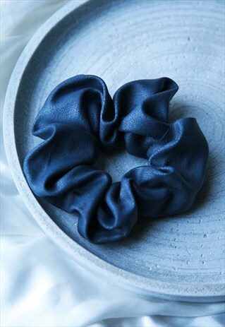 LEATHER LOOK LUXE HAIR SCRUNCHIE