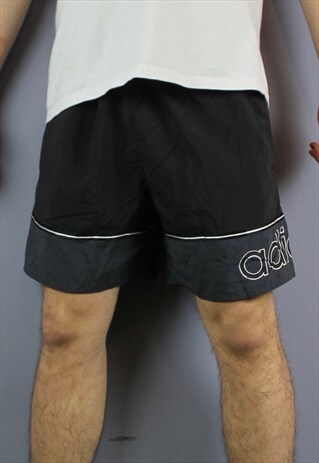VINTAGE ADIDAS SHORTS IN BLACK WITH POCKETS, DRAWSTRINGS AND