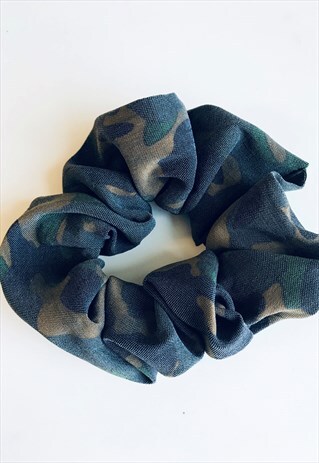 REWORKED SCRUNCHIE IN CAMOUFLAGE