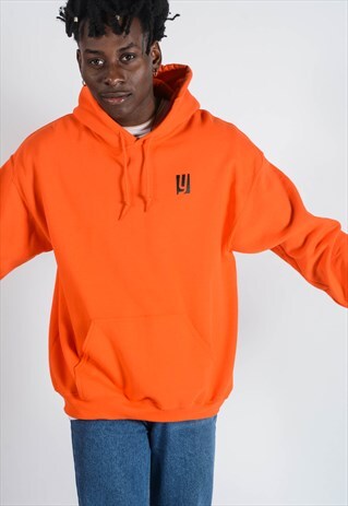 UNISEX HOODIE IN ORANGE WITH REPEAT LOGO.