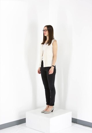 ON SALE CREAM KNITTED CARDIGAN / SLEEVELESS FLORAL DETAILS T