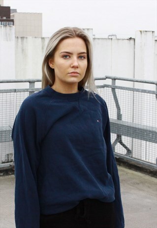 VINTAGE NAVY TOMMY HILFIGER SWEATSHIRT
