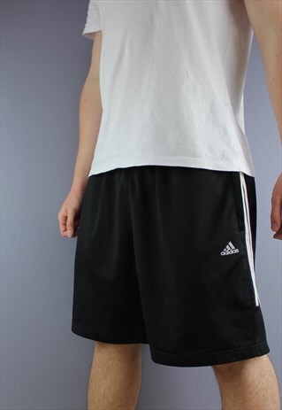 VINTAGE ADIDAS SHORTS IN BLACK WITH POCKETS AND EMBROIDERED