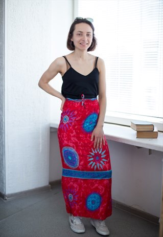 VINTAGE 80'S PATTERNED SKIRT IN RED